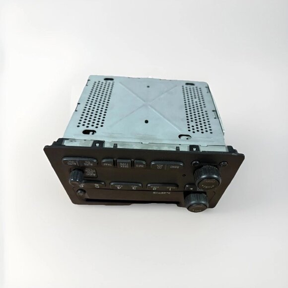 2003-2005 Chevy Silverado GMC Sierra Radio Stereo CD Player NOT TESTED AS IS - Picture 4 of 7